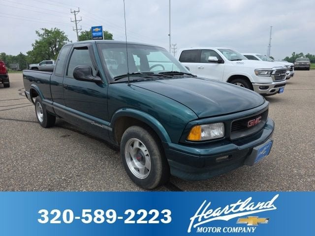 1997 GMC Sonoma SLS in Emerald Green (Met) — front three-quarter view